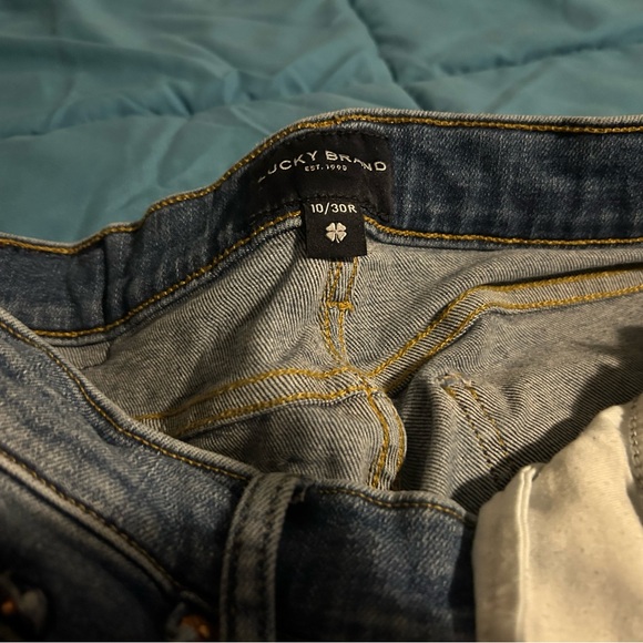 Lucky 🍀 Brand - Sweet Flare Mid rise. Size 10/30R - Picture 3 of 6